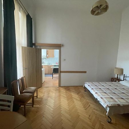 Guest Rooms Λβιβ Εξωτερικό φωτογραφία